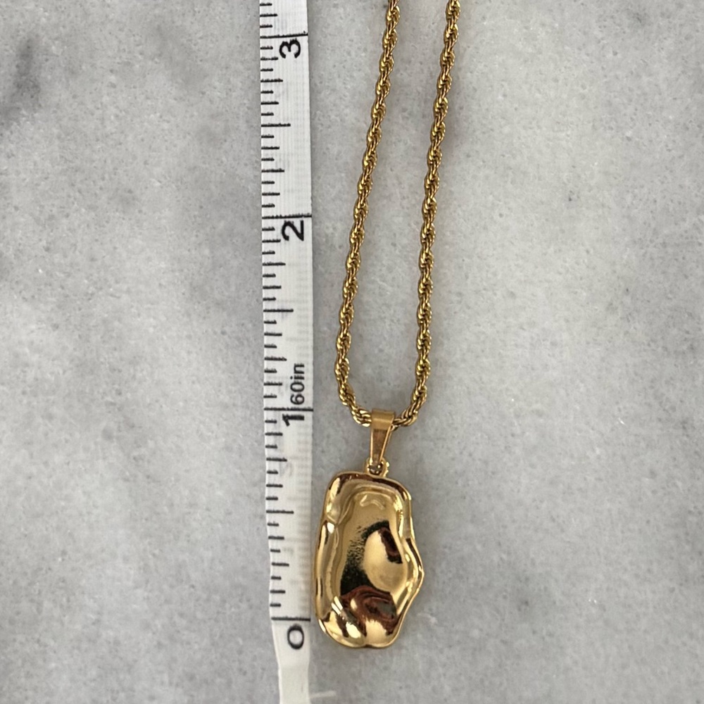Gold Vintage Style Hammered Irregular Pendant Necklace
Brand New - Picture 5 of 6